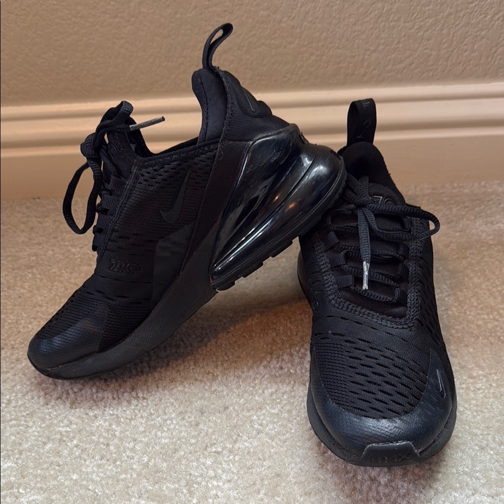 Nike Kids Air Max 270, 27c. Big boys size 4. Black